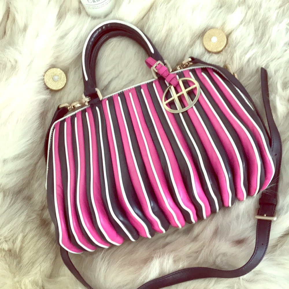 Hugo boss women bag! With dust bag🥰